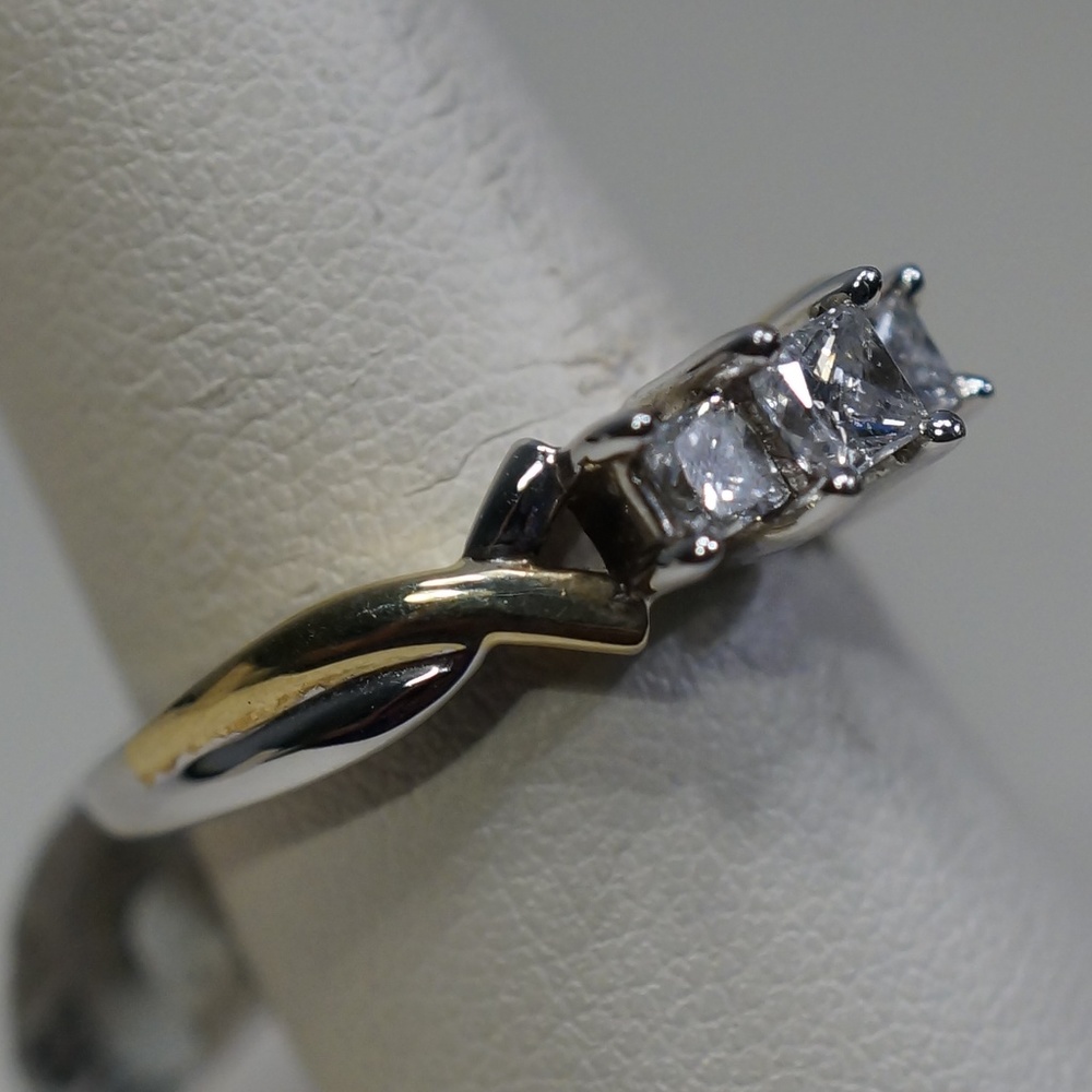 14KTT Gold 3/4 carat 3-Stone Genuine Diamond Ring - Picture 2 of 6